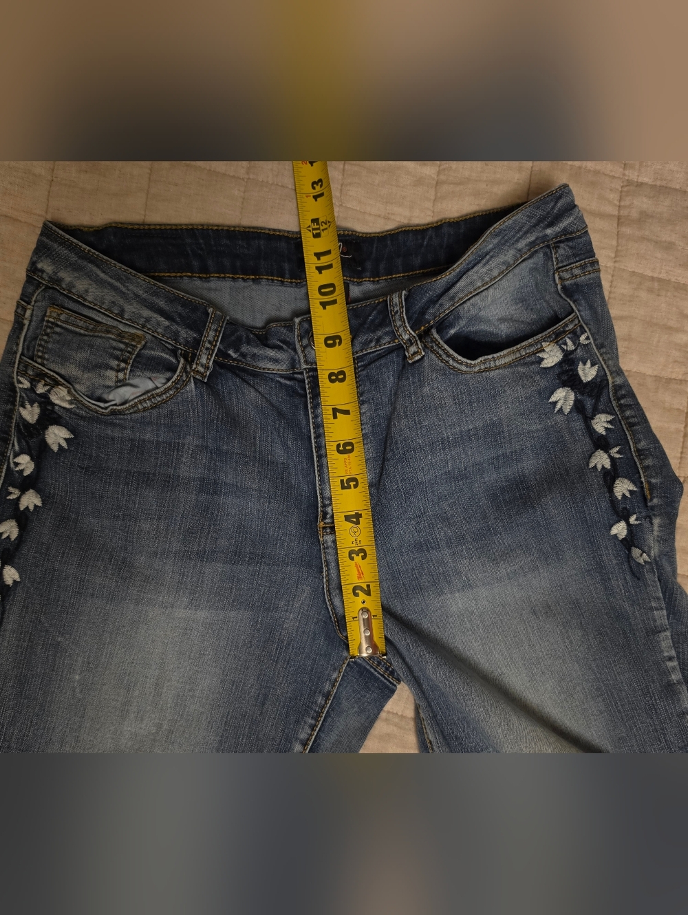 Earl Jeans Cropped Jeans with White Floral Embroidery Size 14 - Picture 5 of 8